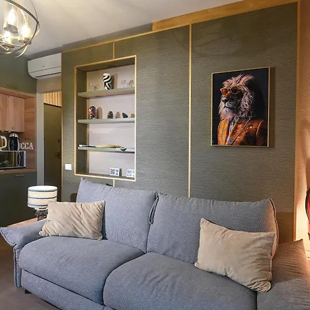 M&s House * Όλμπια